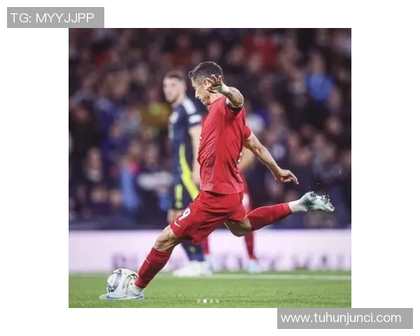 莱万状态火热欧冠赛场大放异彩射手榜领跑引发关注